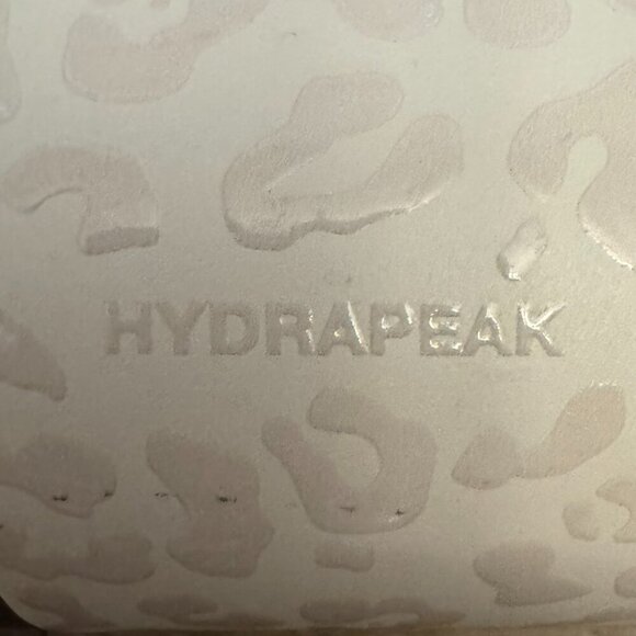 Hydrapeak Tumbler 32 oz Insulated Travel Mug White/Cream Colored Cheetah Print - Picture 2 of 3